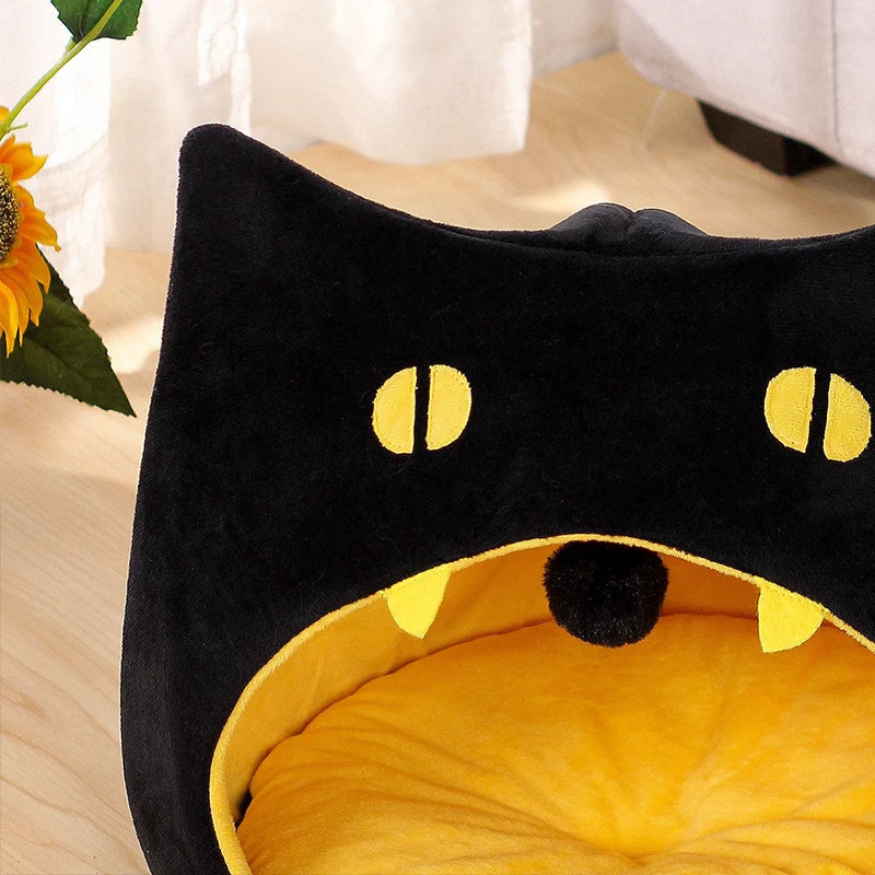 Halloween & Winter Pet Bed – Warm House for Cats, Dogs, and Kittens